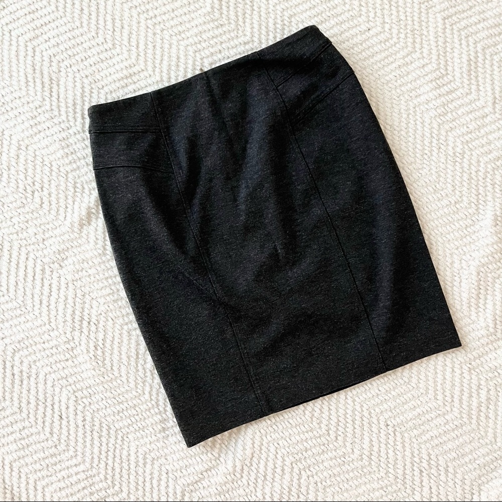 New York & Company Dark Gray Pencil Mini Skirt in size US 4 Stretch and Comfort